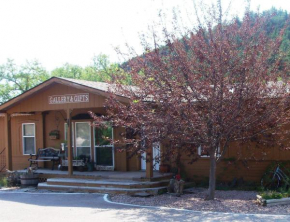 Отель River Falls Lodging -Black Hills, South Dakota  Хот Спрингс